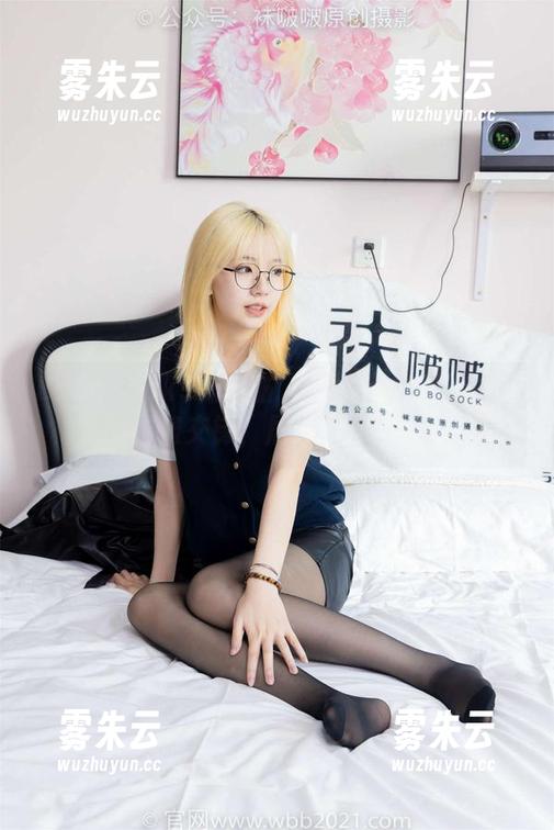 BoBoSocks袜啵啵 - 奶油作品：丝袜与棉袜的甜蜜交锋，居然有斗脚的剧情！