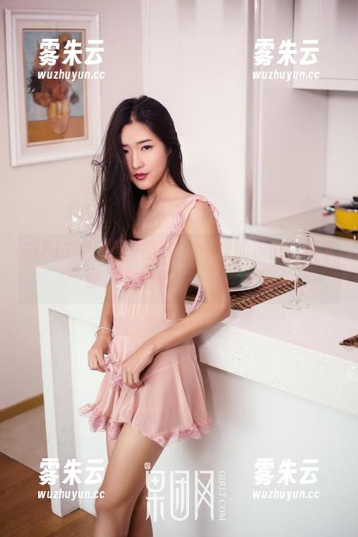 GIRLT果团网 - 丁晓楠眼镜的原图，慢下来，细细品味每一丝光影