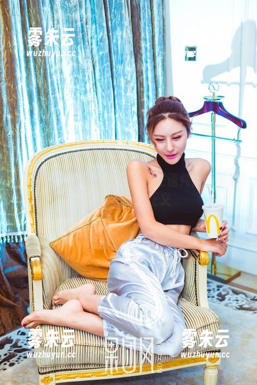 GIRLT果团网 - 在线目击王语纯的双马尾，果然颜即正义