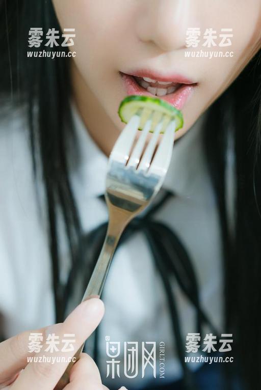GIRLT果团网-黄歆苑 GIRLT果团网 - 黄歆苑全集:长腿,这姿势绝对直击灵魂,哈哈