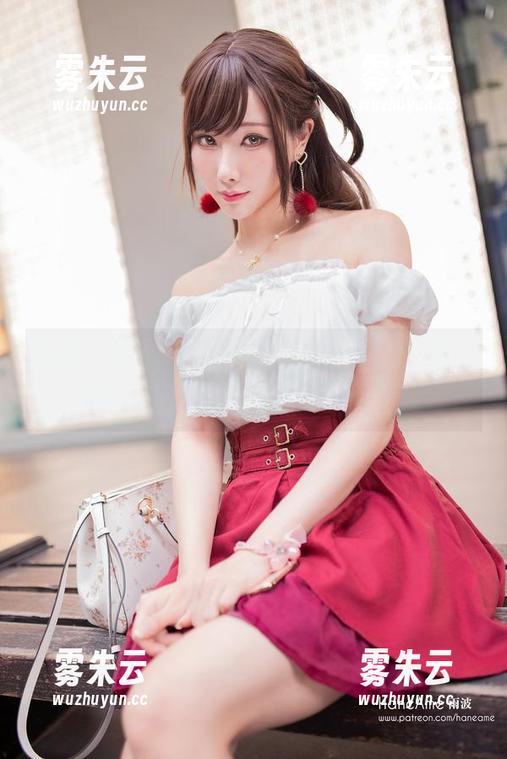 和服套图里，HaneAme雨波的身姿好像在说：“我就这样，无可挑剔！”