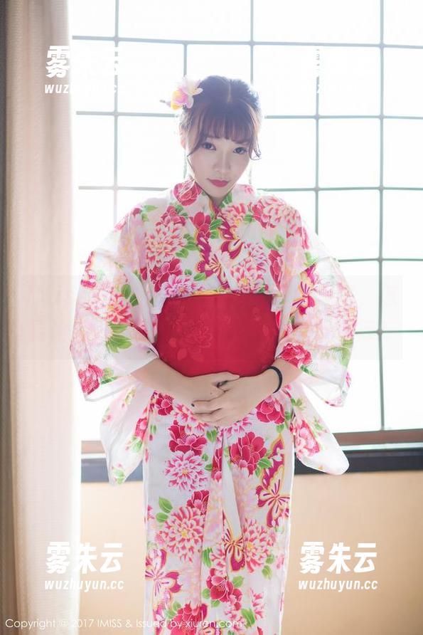 IMiss爱蜜社 - 萌奈子户外最新写真，怎能让人如此不知所措，非要瞄一眼才行？