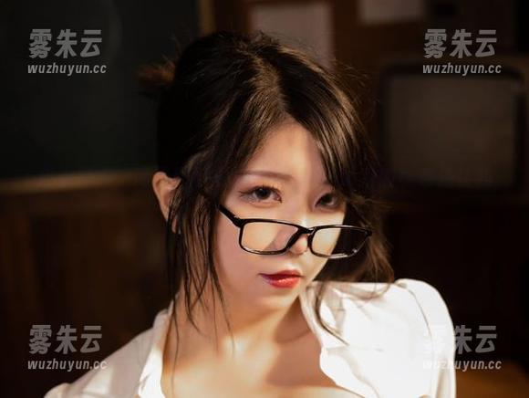 皮衣撩人，高清图包里的Leah梓未比我的钱包还让我心疼！