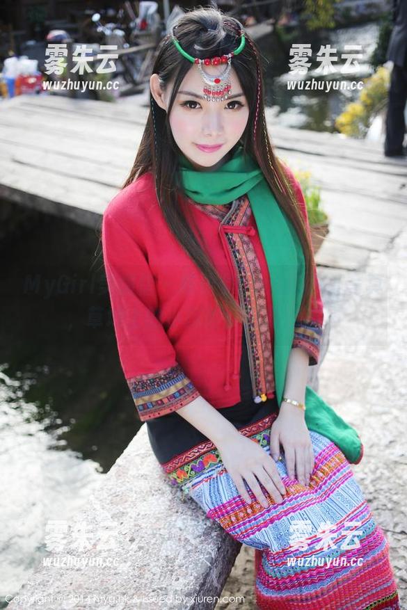 MyGirl美媛馆 - 陈怡曼coco的户外写真，草地上的小探险！资源满满～