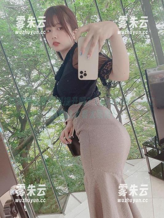 这张壁纸能级别提升吗？Tomiko(とみこ)的竞泳水着太吸睛！