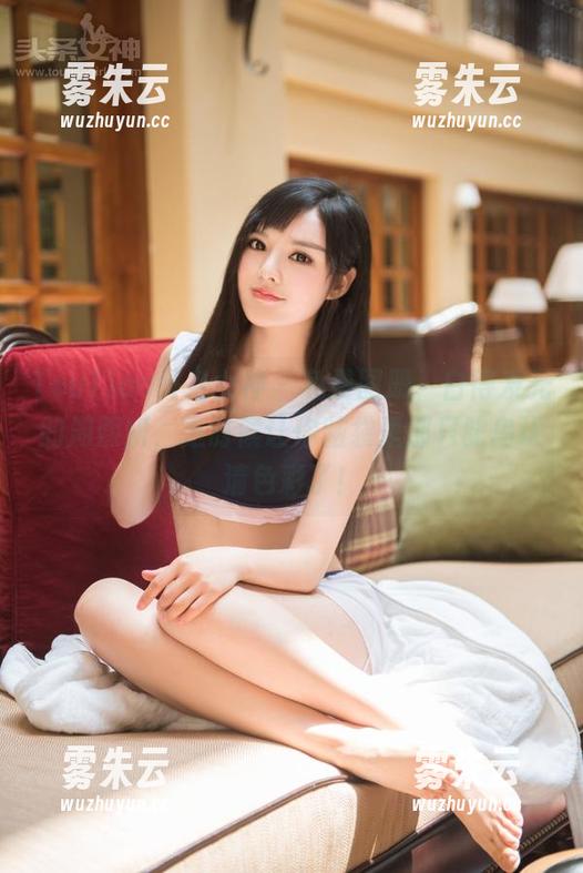 TouTiao头条女神-周熙妍 TouTiao头条女神 - 免费图册,白得发光的周熙妍,是时候让你脑袋里那只鸵鸟认清色彩了!