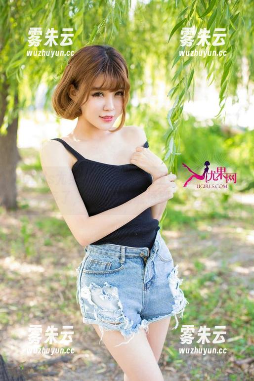 UGirls尤果网 - 图册里的王语纯：死库水看多了，原来人也能透到水里去。