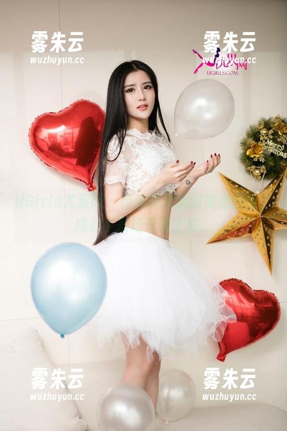 UGirls尤果网 - 捧着齐贝贝的美足图包，内心小剧场开始上演。