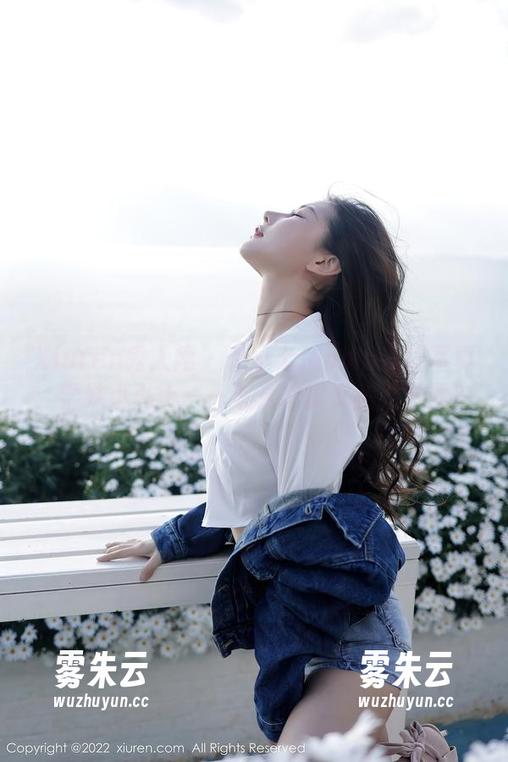 Xiuren秀人网 - 伊小七MoMo在线写真：学妹小贴士——怎么才能又美又学霸？