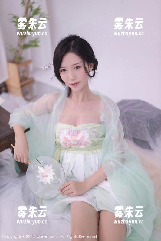 Xiuren秀人网 - 办公室里的小心机，孟狐狸FoxYini精选的写真集能否勾起你一些职业灵感？