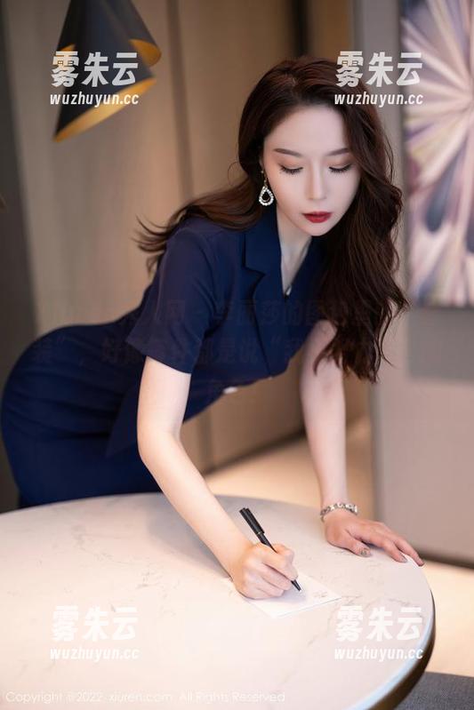 Xiuren秀人网 - 李丽莎的图包里的“套装”，好像每件都是说“我不努力呀”的角色！