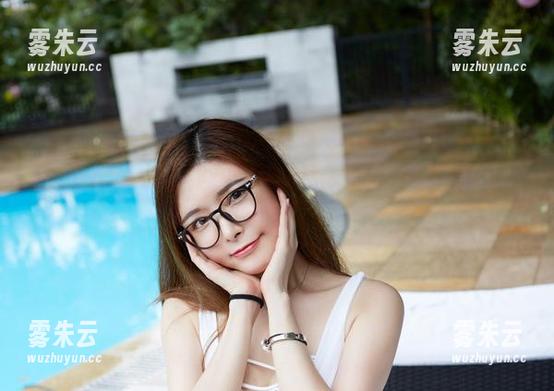 YouWu尤物馆 - Seven小七的写真：办公室的每一步都透着不羁
