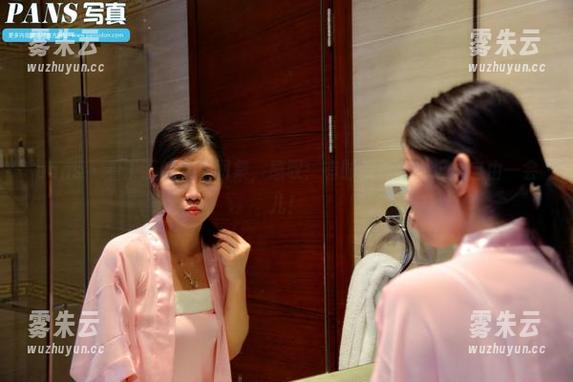 pans - 看丁丁的女王图集，感叹：有时候真想也这样自由一会儿！