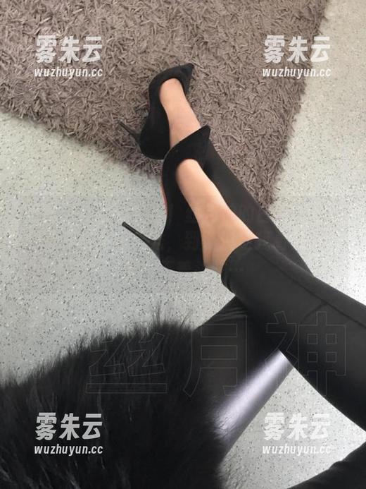 微密圈 - 现场直击！丝月神的白丝筒和黑色网漆皮高跟走秀，到了现场我看来一定会摸不着头脑…