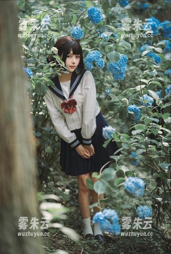 在办公室也能有春天：凛子酱写真集下载，来场职场奇遇！