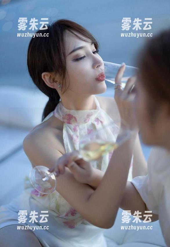 微密圈 - 周妍希和国风旗袍：这是无圣光合集？我面对这种美情何以堪？