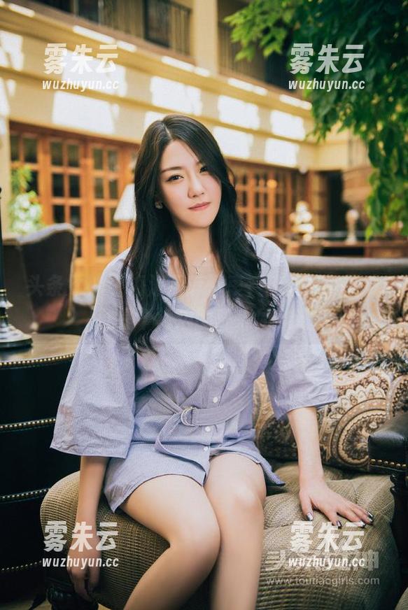 头条女神 - 海浪互诉情衷，陈怡曼的图库就是个海边的随心所欲吧