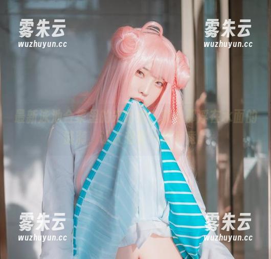 宋哈娜 最新泳池合集里的宋哈娜,就像那浮在水面的涟漪,让人想要一探究竟。