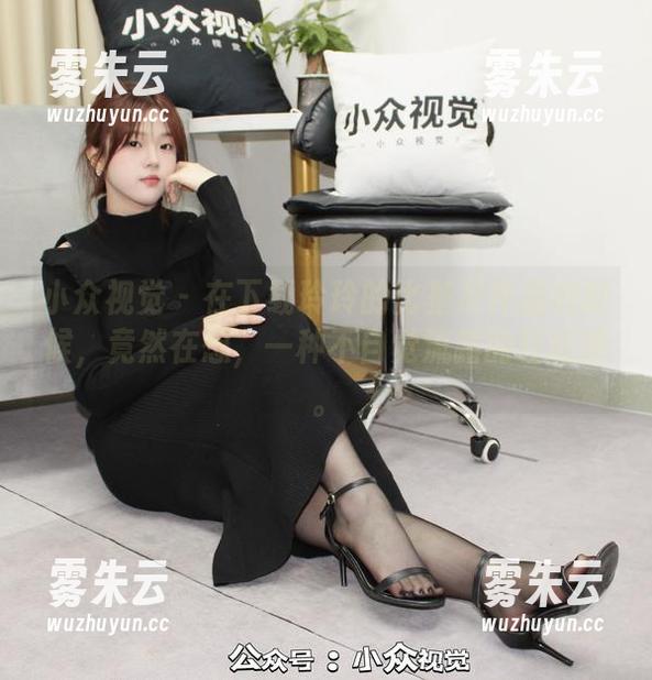 小众视觉 - 在下载玲玲的比基尼作品的时候，竟然在想，一种不自觉流露的轻松感。
