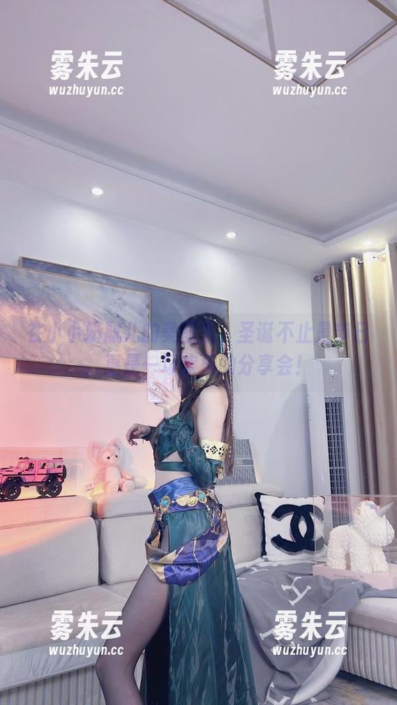 在小小奶瓶儿的美图里，圣诞不止是节日，更是一场欢乐的分享会！