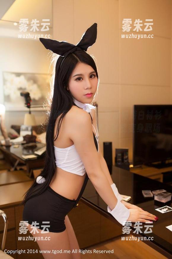 推女神 - 黄歆苑chobits带你畅游白衬衫星球，快来下载图包，穿上就能变身职场精英！