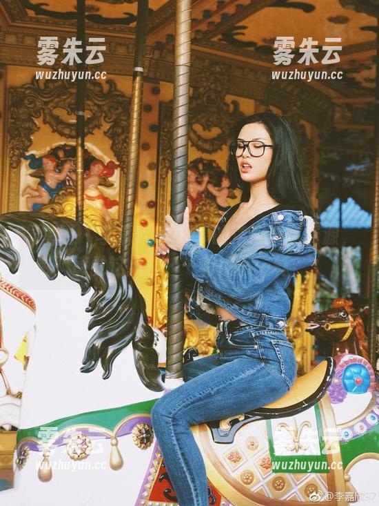 微密圈 - 李嘉欣97分享的漆皮罩罩资源，感觉这风格……有点不一样？