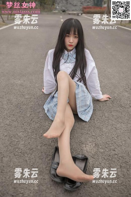 梦丝女神 - 说说小穆的全套，毛衣遮不住，长腿绝不含糊，图片令人浮想联翩。