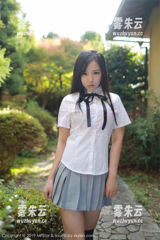 模范学院 - 美七Mia的修女写真：信仰与摇滚的无声交融