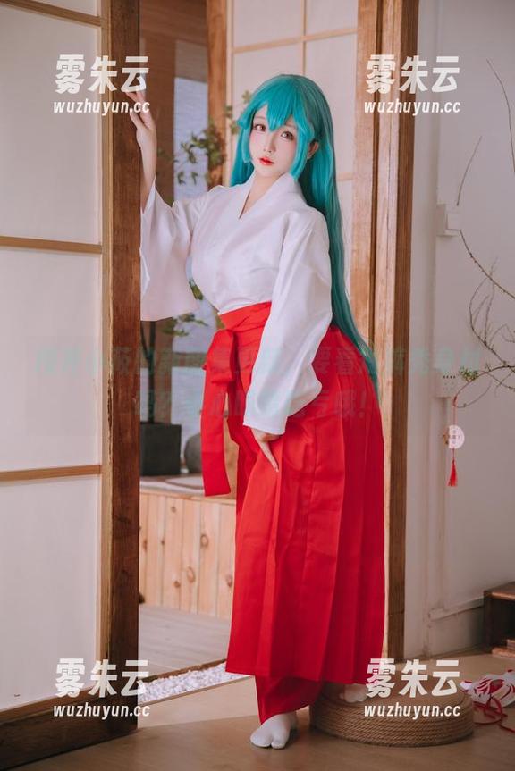 樱井小莜的新图集更新，要看短裤秀身材吗？小心眼睛吃亏哦！