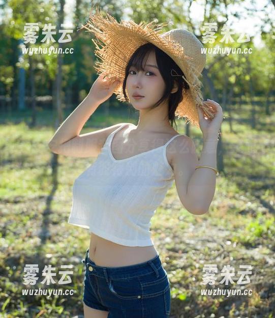 浅安安把制服套图分享得这么随意，反而有股特别的魅力。