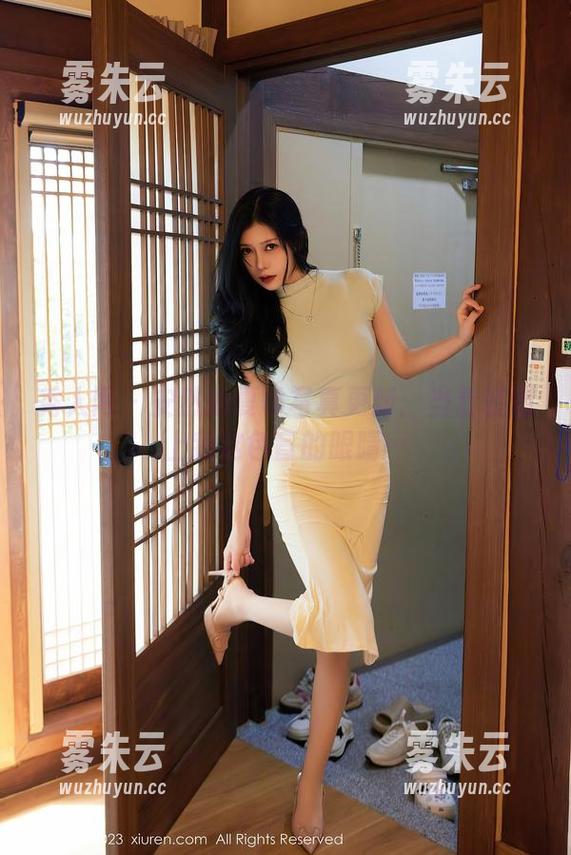 秀人网 - 安然的夏季写真更新：当套装遇上我这色盲的眼睛…