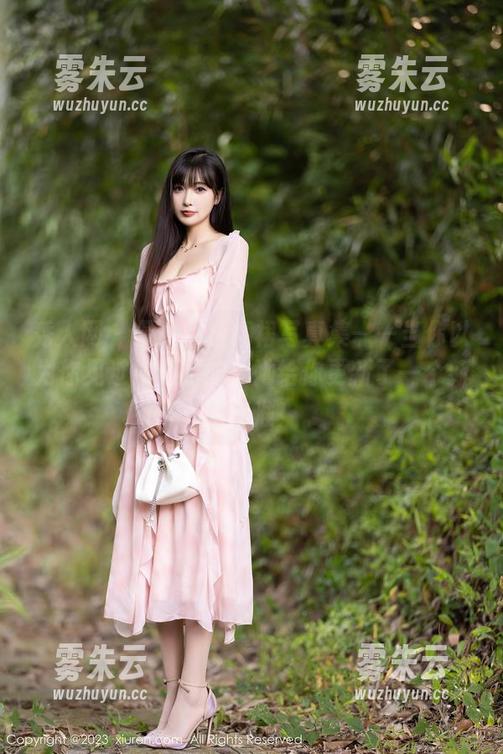 秀人网 - 曼柔新出红裙写真集——当你以为你见过最艳丽的，她给你更新了一个新的标准！