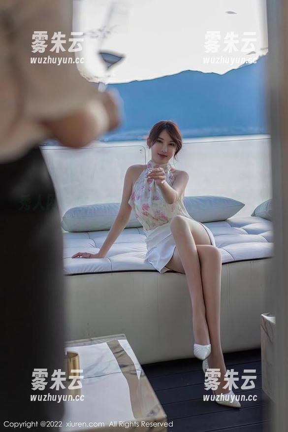 秀人网 - 雯大王susie双人写真全集，像极了我脑海里的那种气氛。