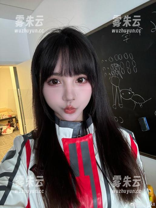 秋山AkI 看!秋山AkI的裸足精选,足以与高跟鞋一较高下