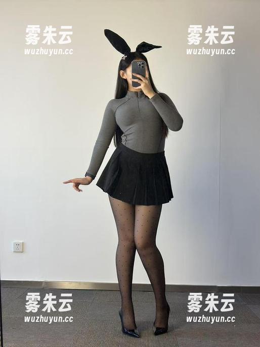 微密圈 - 在黑丝和三角之间，美邵女Baby的写真套图犹如一场色彩的狂欢