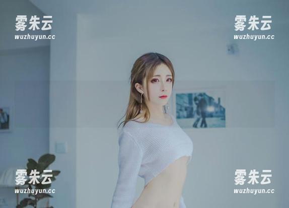当翎柒菜菜穿上婚纱，整个天空都变粉色啦！真想馋她的造型，让我也变成照片里的亲友团。