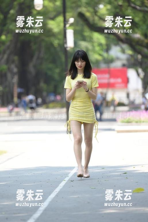 魔镜街拍-婷婷 魔镜街拍 - 福利来啦!婷婷穿白色吊带,黑丝美腿扔来炸弹,瞅瞅这美图集吧!