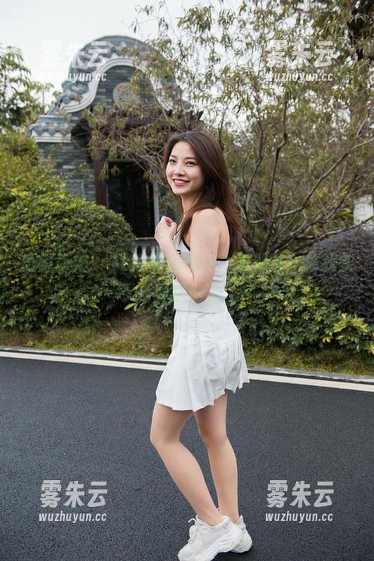 魔镜街拍 魔镜街拍:OL范黑丝美女,看到这一幕我快要晕倒了